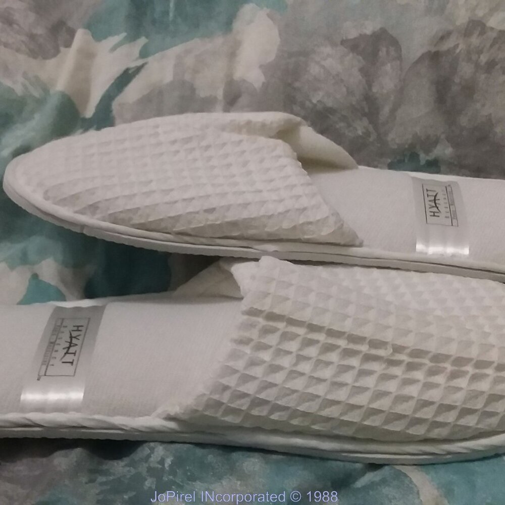 Men's Guest White Slippers Hyatt Regency